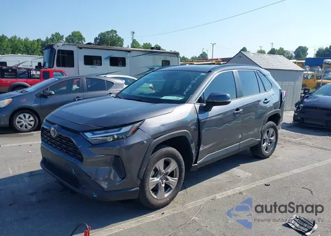 2022 Toyota Rav4 Xle z USA, uszkodzony, nr VIN 2T3P1RFV1NC310360